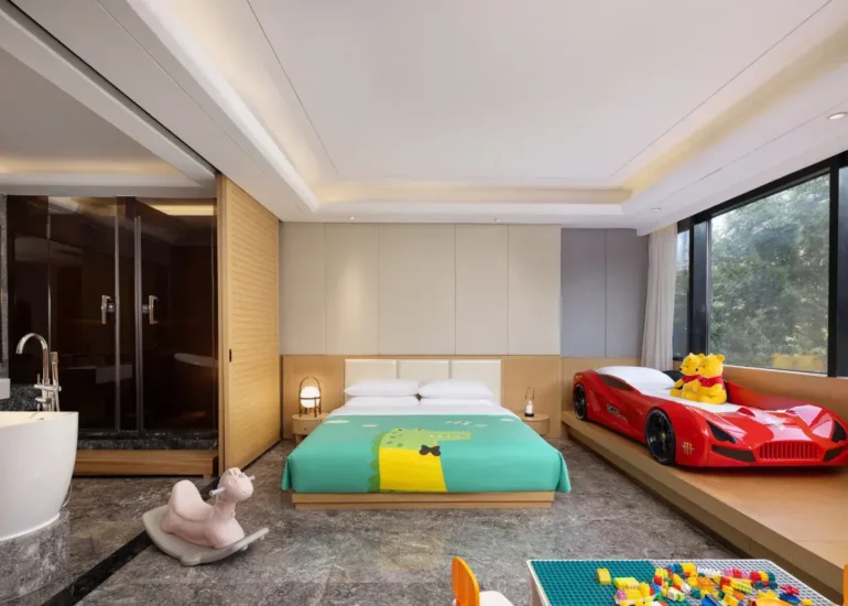 Prince Cartoon Themed Children’s Room (Bathtub)