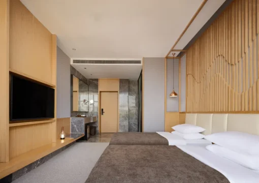 Guestroom – Street-View (2 beds)