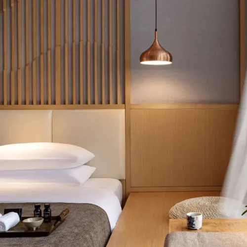 Guestroom – Street-View (2 beds)