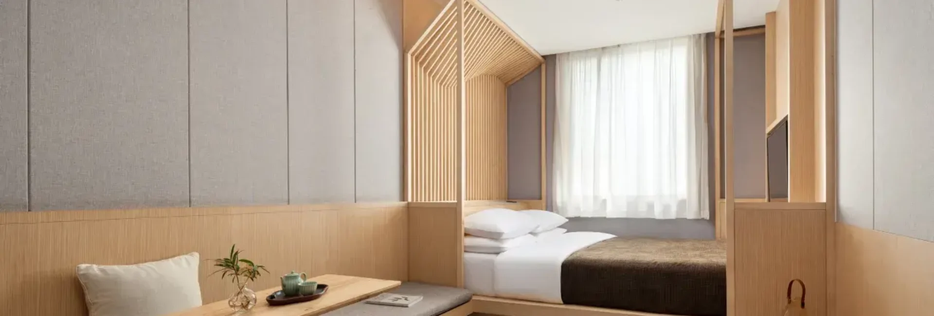 Light Luxury Queen Room