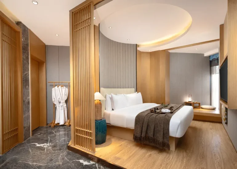 Romantic Room – Double Occupancy, City-View (Roundbed) (Bathtub)